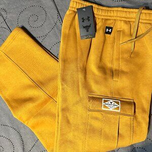 UNDER ARMOUR THE ROCK FLEECE CARGO #707 YELLOW OCHRE SWEATPANTS SIZE M MEN $80